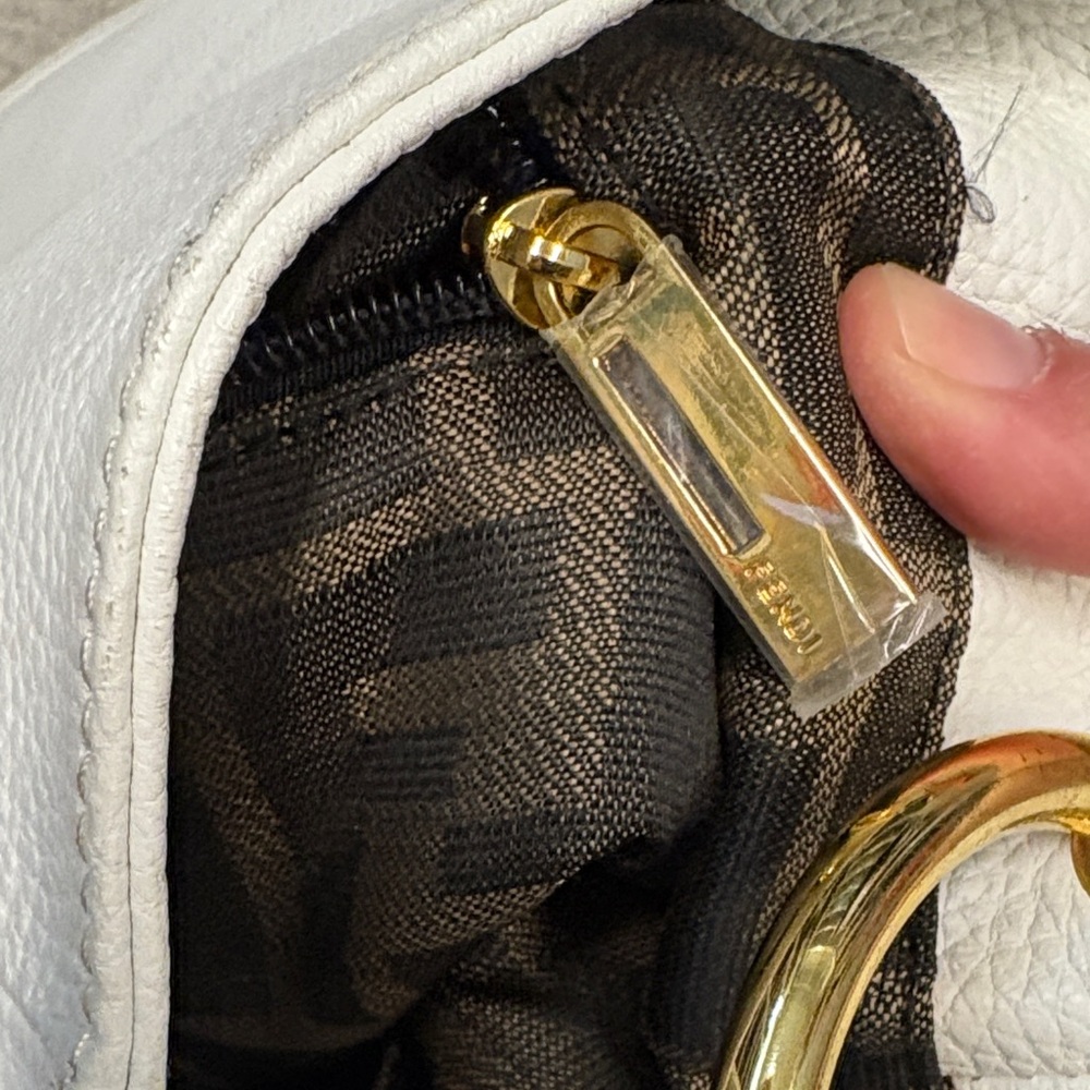 Fendi White Leather Shoulder Bag with Gold Hardware - Picture 7 of 11